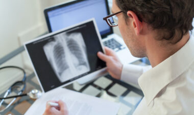 What’s the Difference Between Lung Cancer Risk, Screening & Symptoms?
