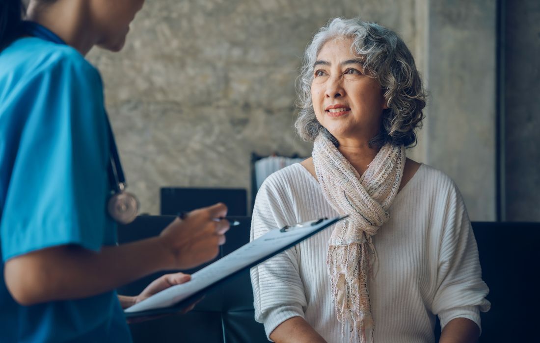 woman consulting breast cancer doctor about treatment for her2 low breast cancer